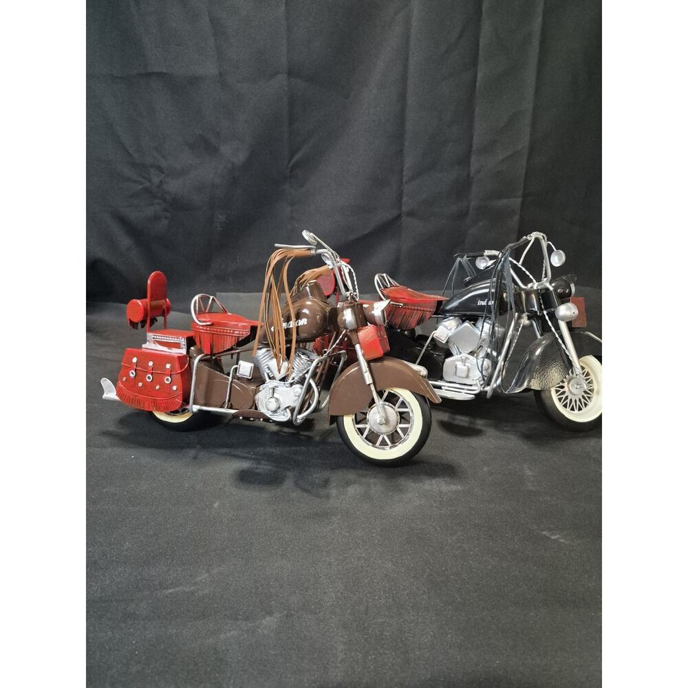 2 INDIAN CHIEF LARGE METAL Motorcycle Very Detailed Models FRANKLIN MINT??